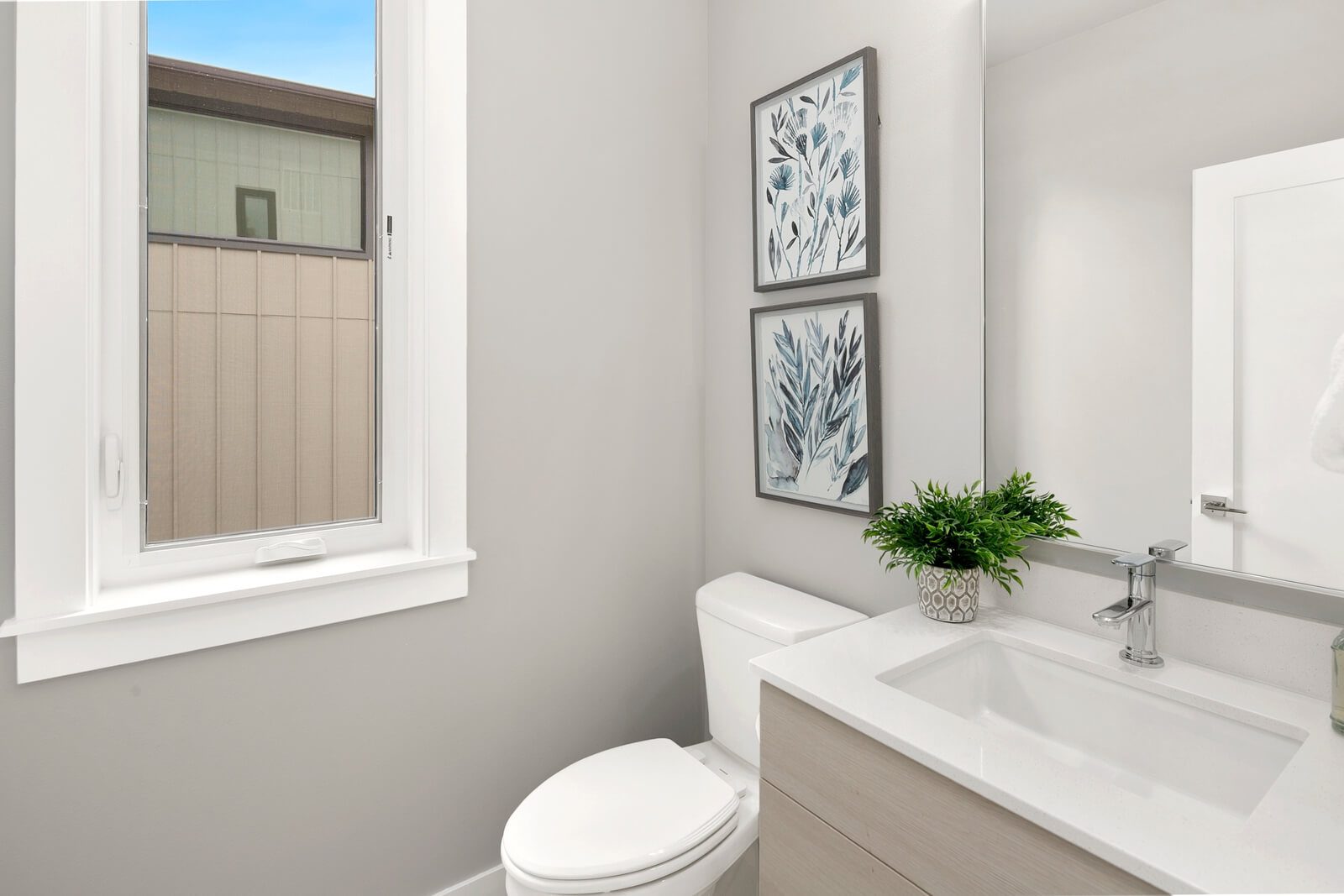 Clean, contemporary powder bath